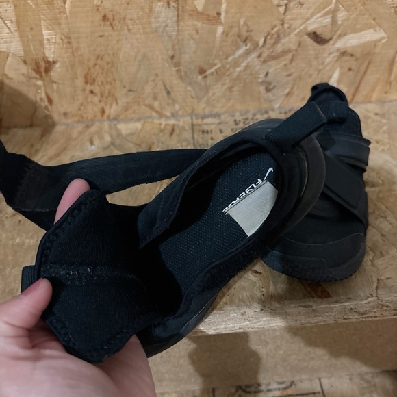 Kids nike running shoes size 9C - Picture 4 of 8